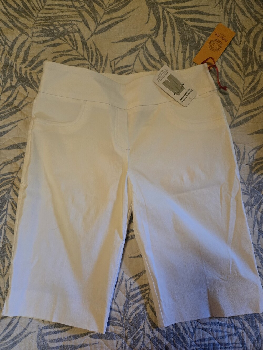 Ruby Rd. White Capri Bermuda Shorts